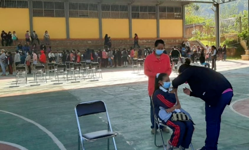 Vacunan a 91 % de los jóvenes en la Mixteca poblana