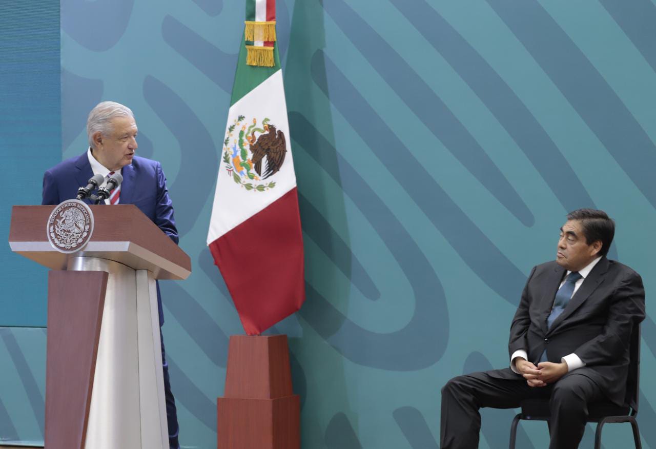 El presidente de México reconoce el desempeño de Miguel Barbosa