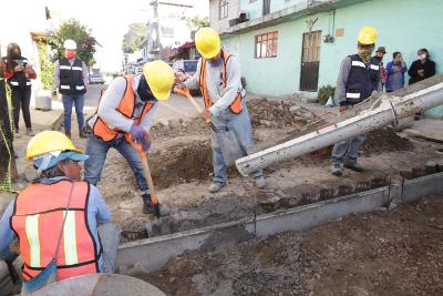 Ayuntamiento de Puebla supervisa avance de obras carreteras en Guadalupe Caleras