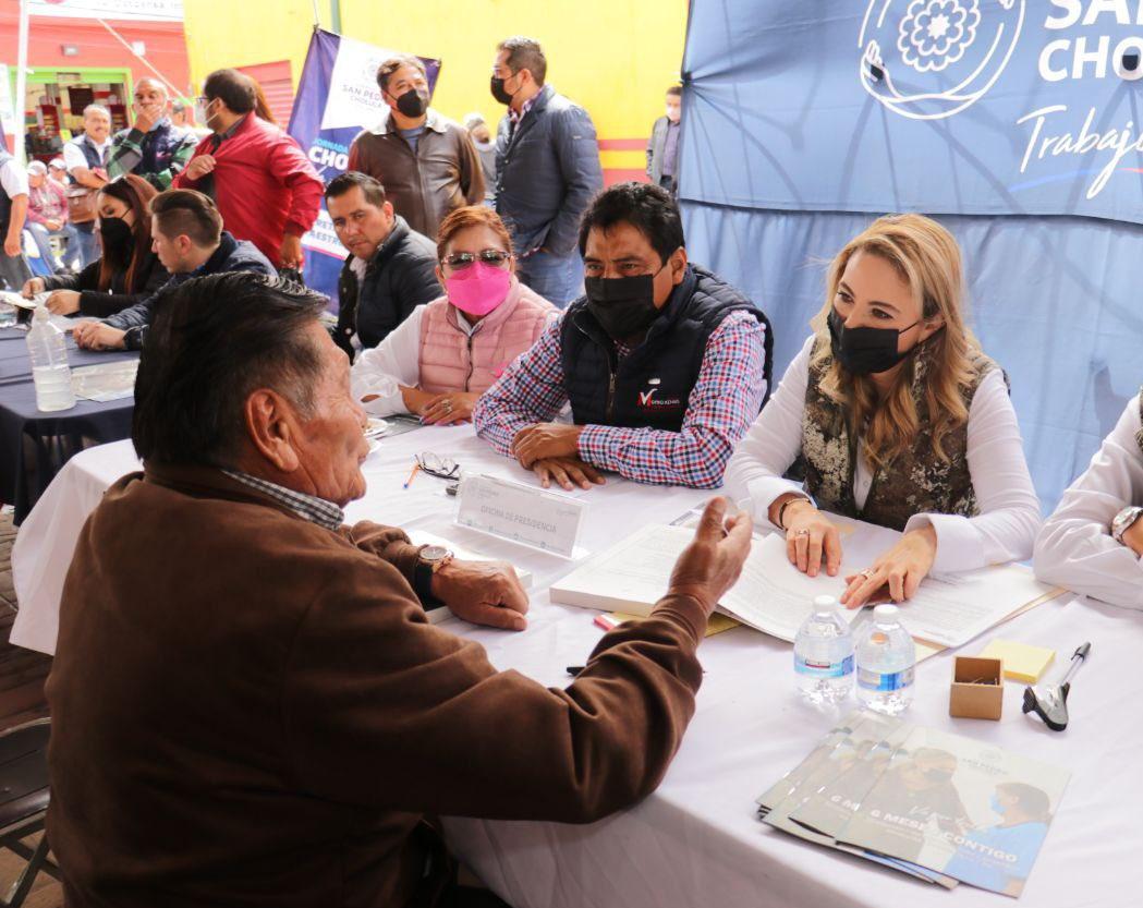 Paola Angon encabeza jornada ciudadana en Momoxpan  