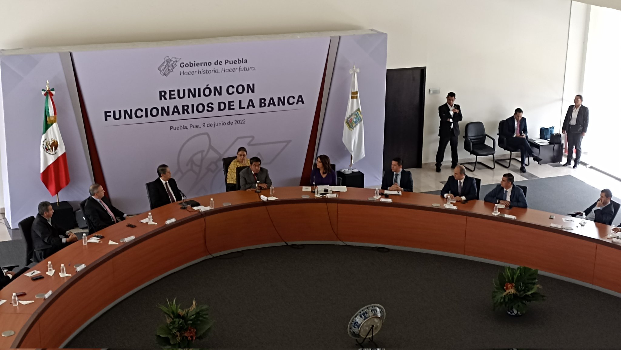 Frente a banqueros, Miguel Barbosa afirma que hay trabajadores de la banca que están coludidos con delincuentes