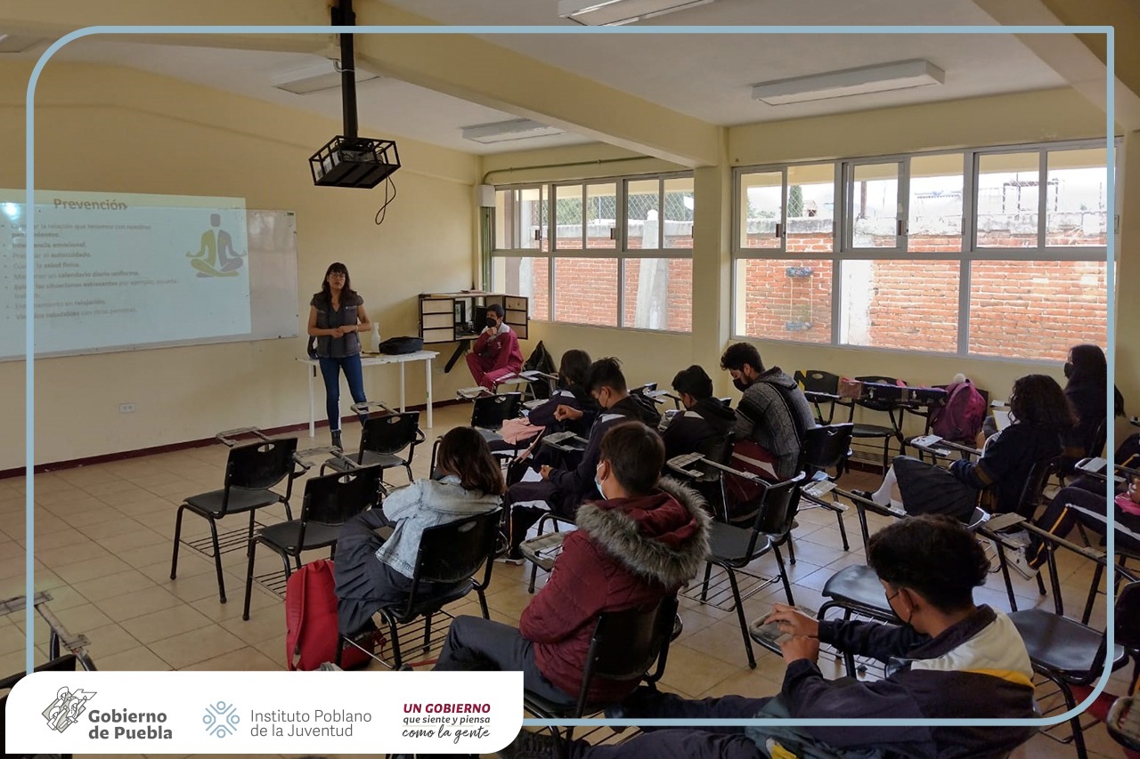 Capacitan sobre salud sexual y adicciones a personal educativo y autoridades de Palmar de Bravo