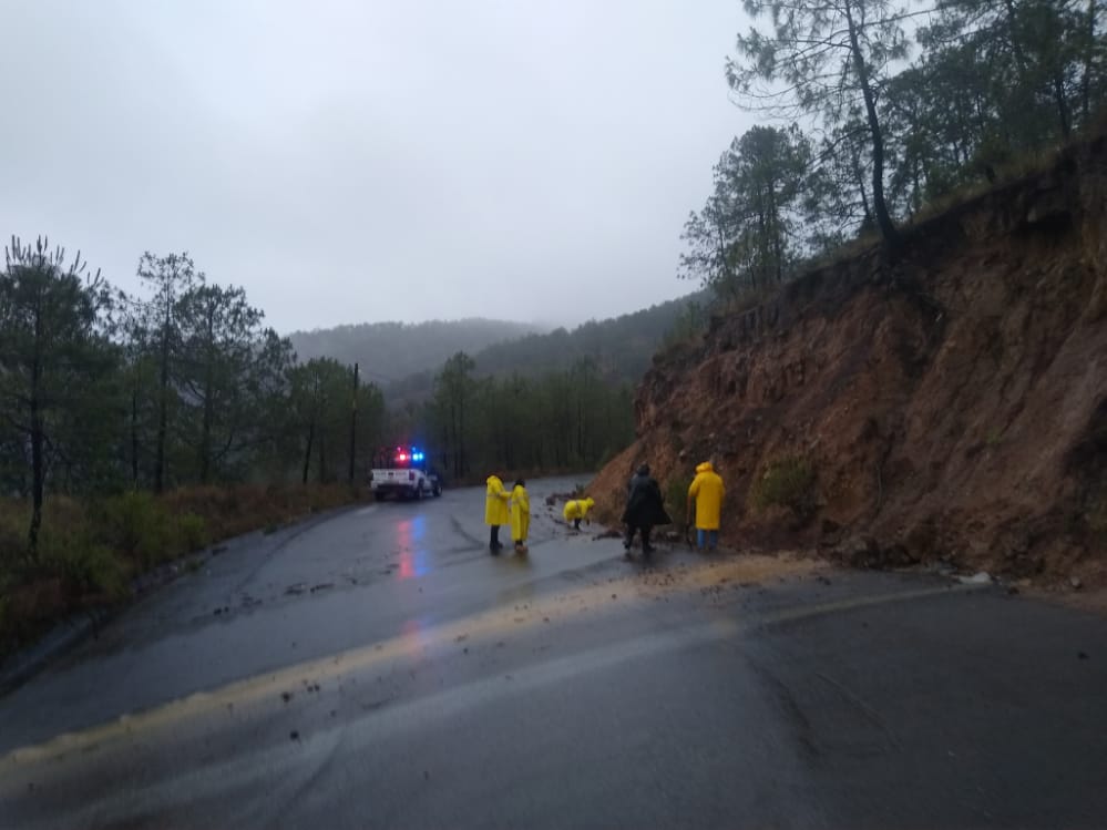 Ayuntamiento de Zautla previene deslaves ante fuertes lluvias