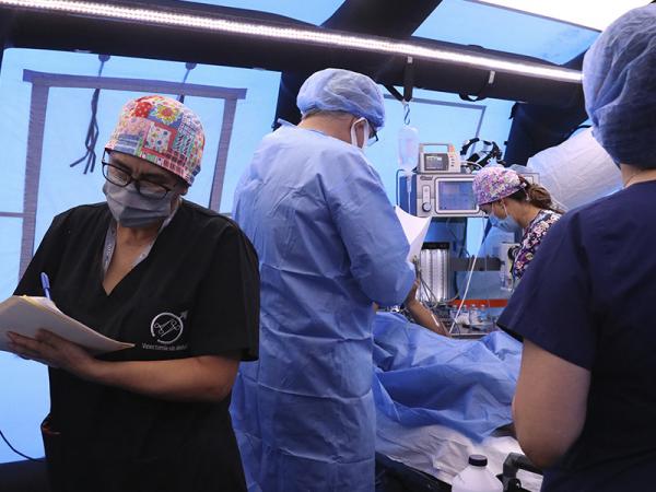 Realizan primera cirugía pediátrica en el quirófano itinerante en Chila de las Flores