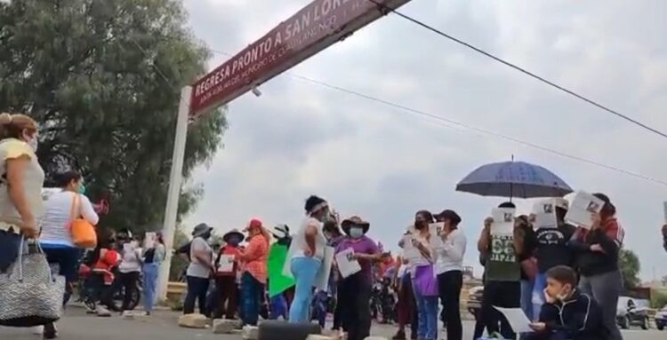 Pobladores cerraron la carretera por joven desaparecida; ella andaba de compras en el Outlet