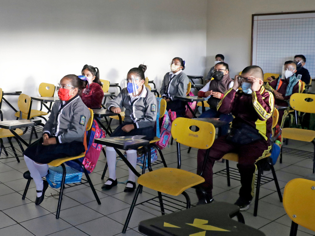 La SEP anuncia que no habrá suspensión de clases por aplicación de vacunas