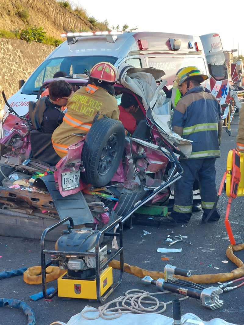 Un muerto y cuatro prensados durante choque en la autopista Puebla-Atlixco