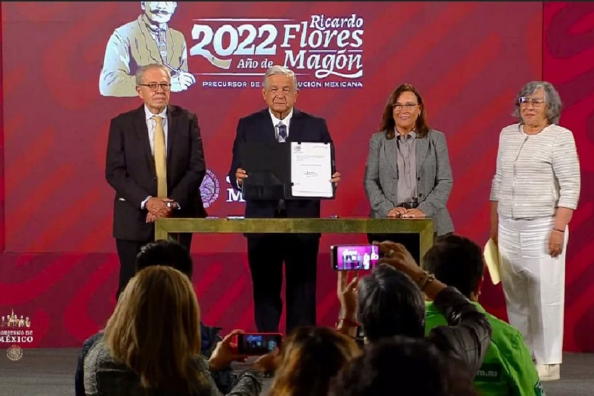 AMLO envía la iniciativa para eliminar el horario de verano