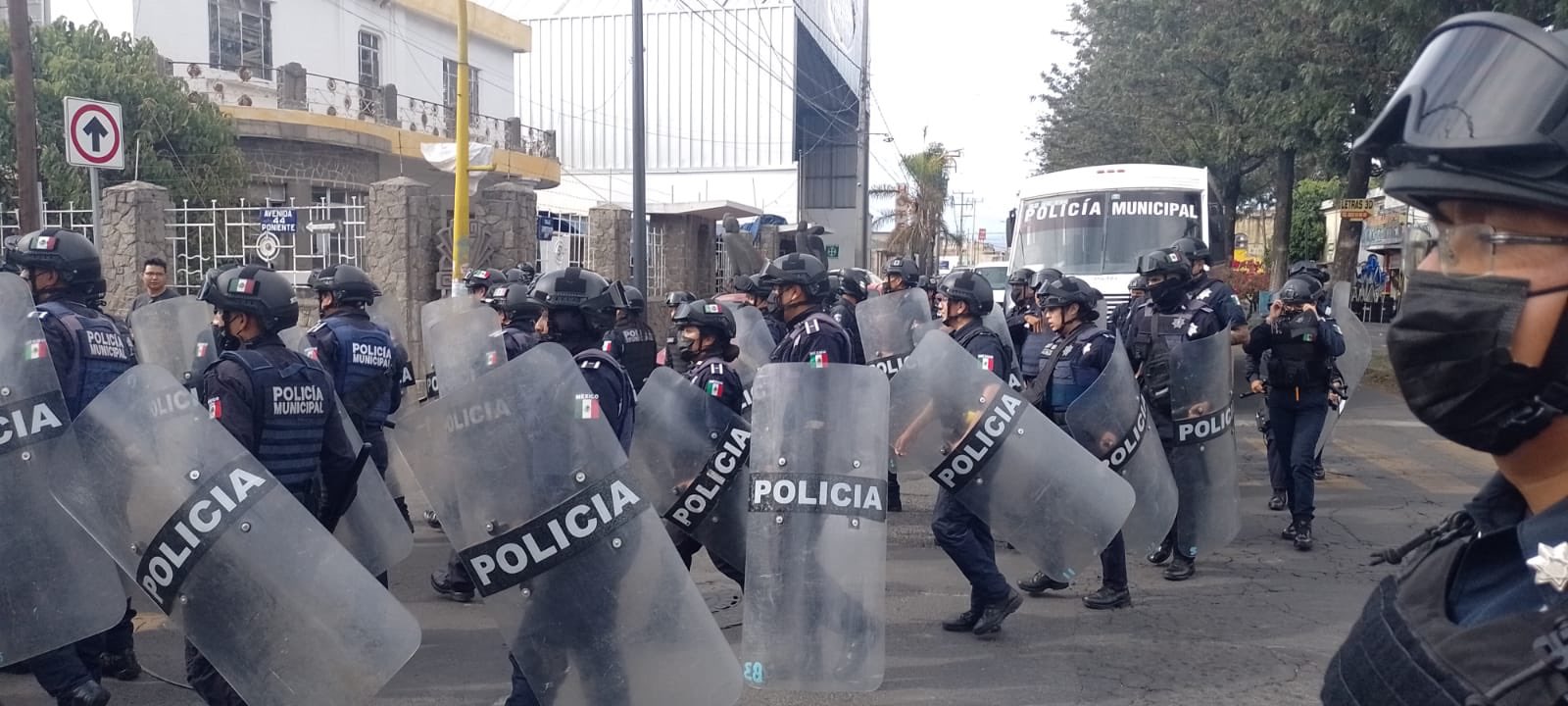 Decomisan 35 toneladas de llantas tras operativo en la 46 Poniente