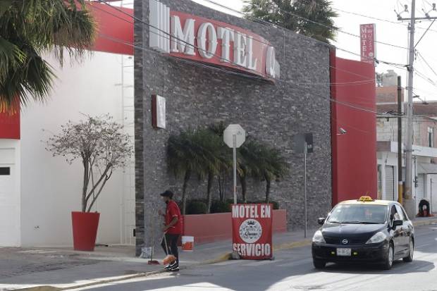 Muere pareja intoxicada con monóxido de carbono en motel de Puebla 
