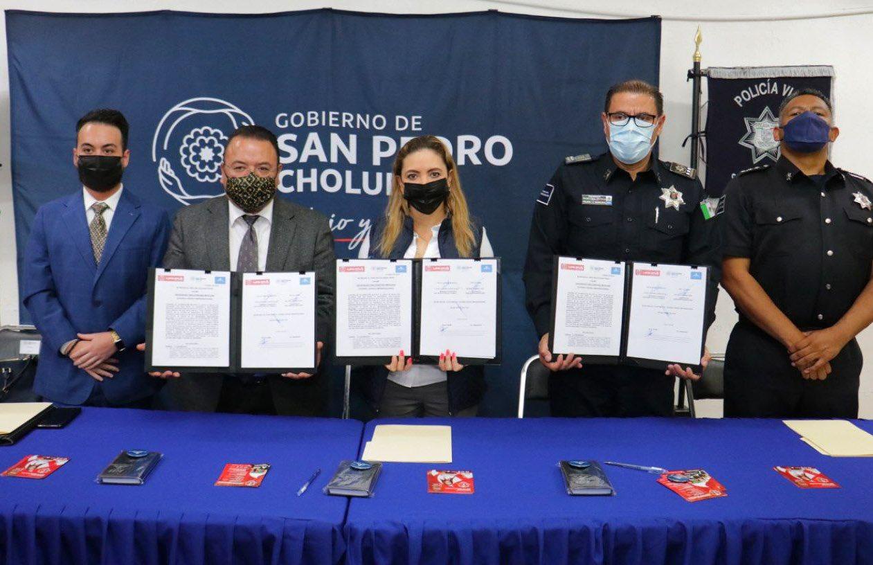 Paola Angon firma convenio con Universidad Anglo Hispana Mexicana para brindar becas a policías