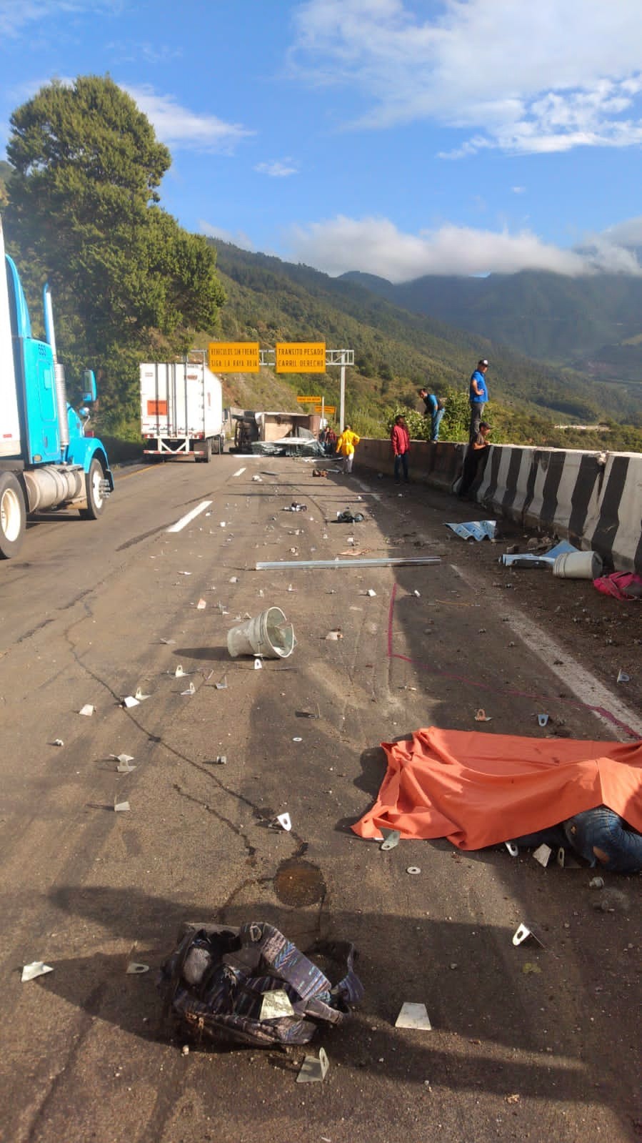 Vuelca camión de Capufe y fallecen tres trabajadores en la Puebla-Orizaba