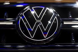 Trabajadores de la VW rechazan propuesta de aumento salarial del 9% 