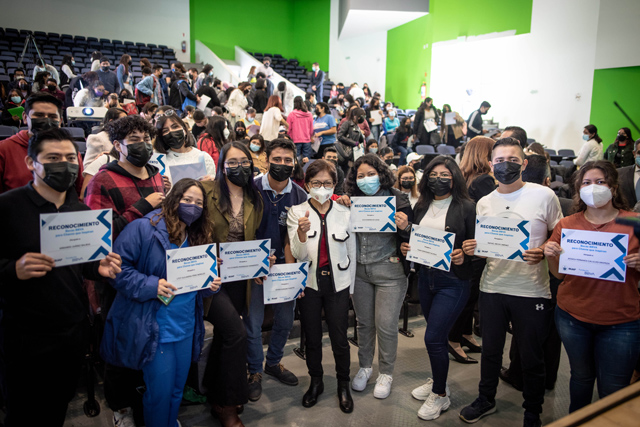 Entrega la Rectora Lilia Cedillo becas de la Fundación BBVA a estudiantes BUAP 