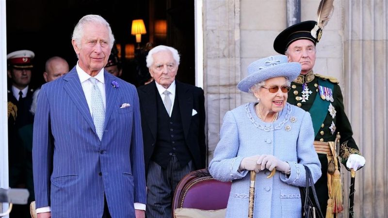 Carlos III en Westminster promete reinar con la misma “dedicación” y “fidelidad” que Isabel II 