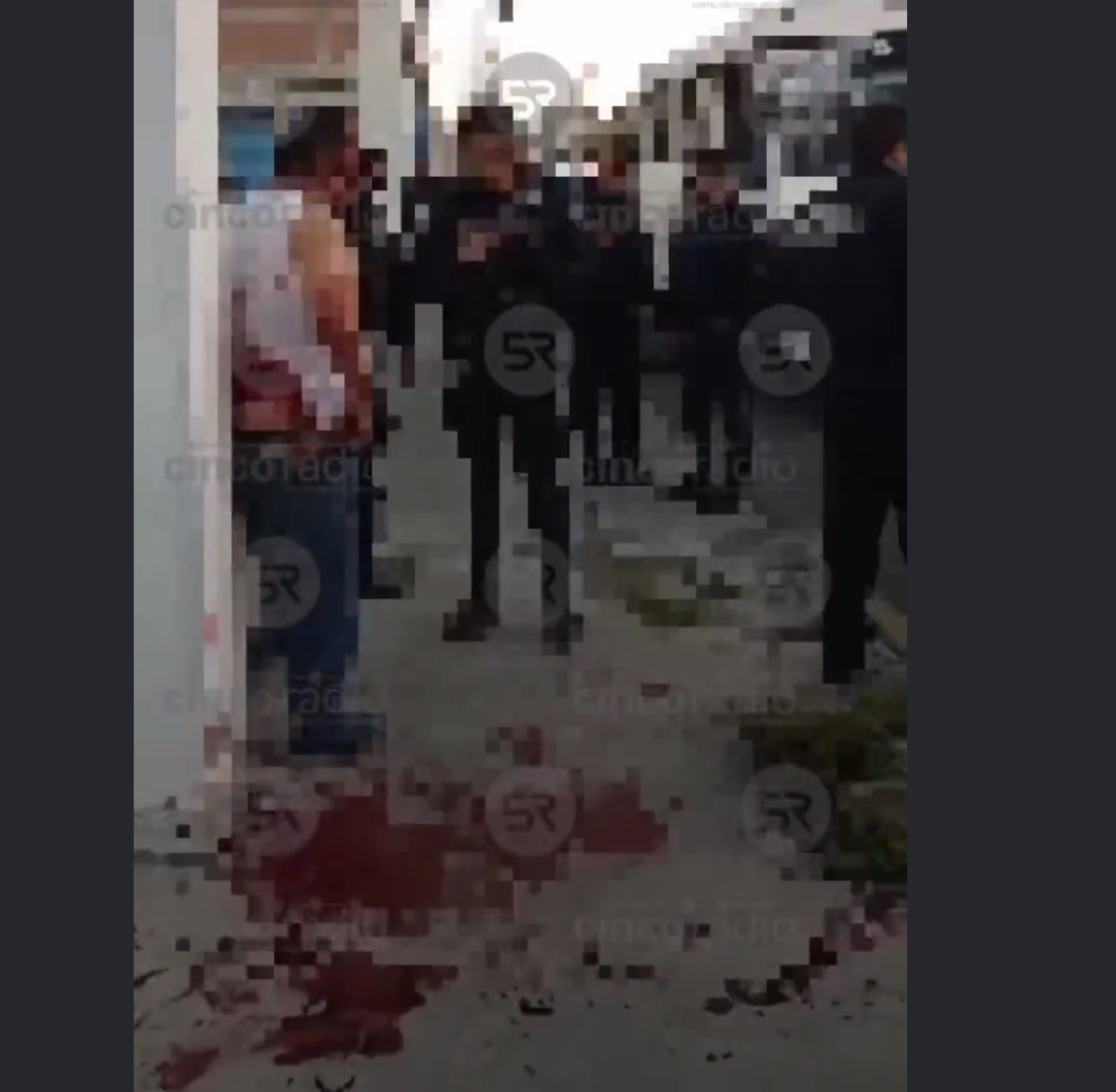 Pasajeros de la ruta Azteca golpean a un asaltante quien hirió de bala al chofer