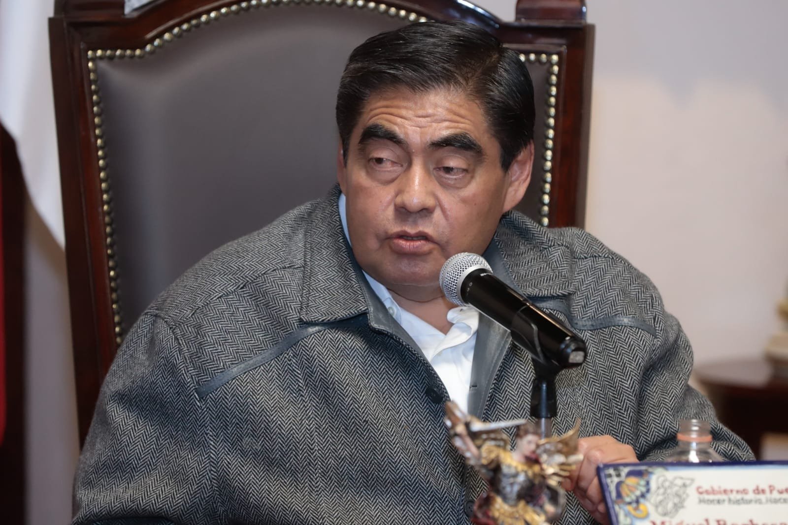 Autoridades federales azuzan a las normalistas de Teteles contra el gobierno estatal: Barbosa