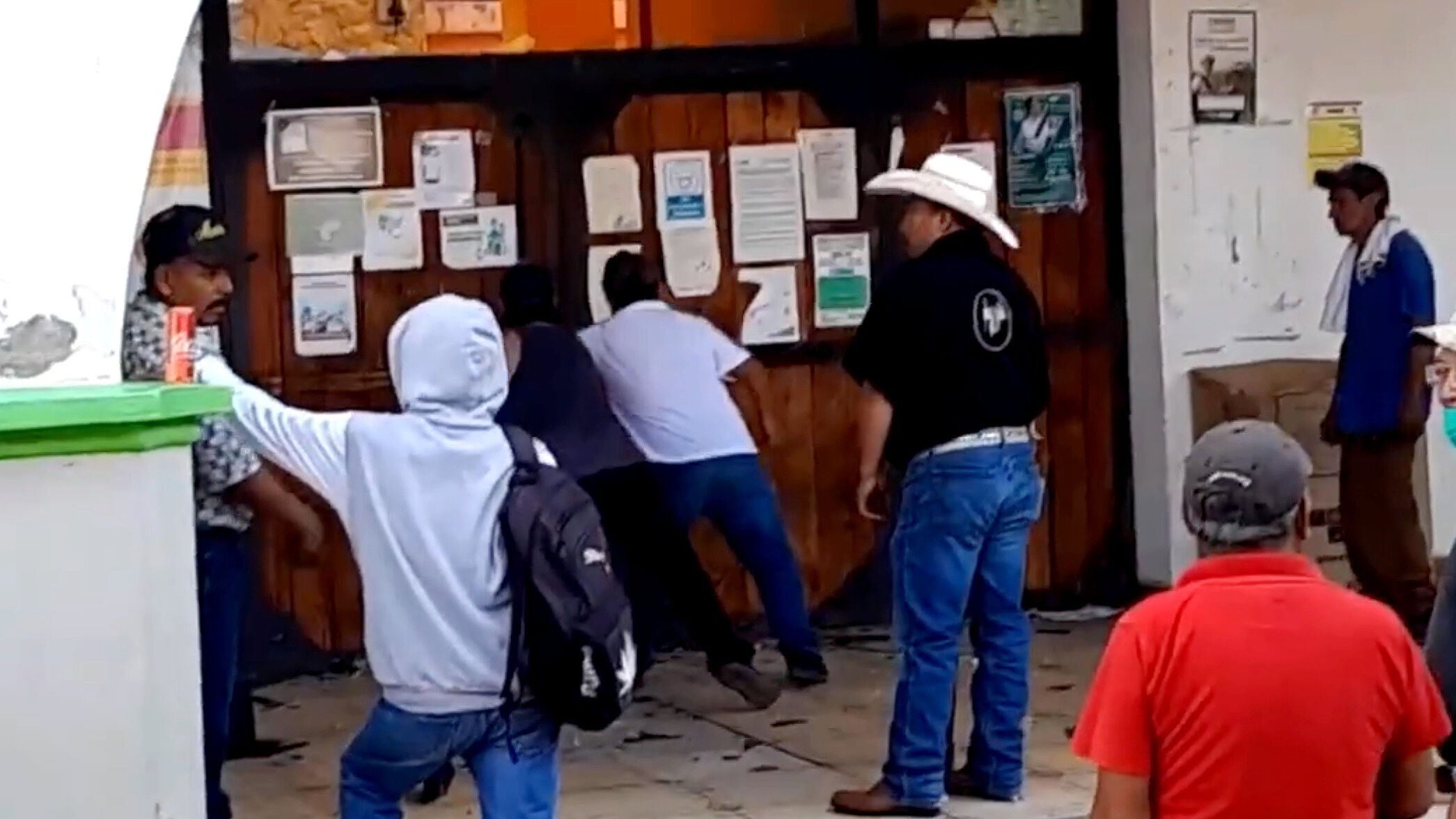 Barbosa pide investigar hechos vandálicos en Chiautla de Tapia