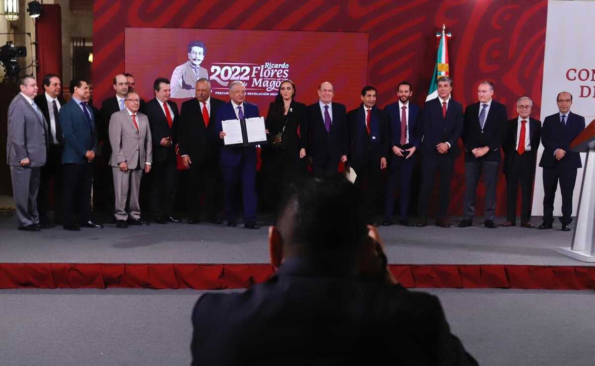AMLO y empresarios firman nuevo acuerdo contra inflación; buscan reducir canasta básica 8% 