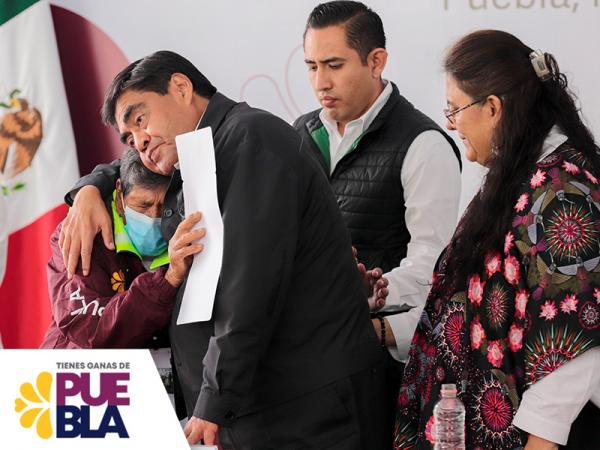 Mediante “Juntos Otra Vez”, gobierno estatal facilita reencuentro de 28 poblanos con sus hijos en EE.UU. 