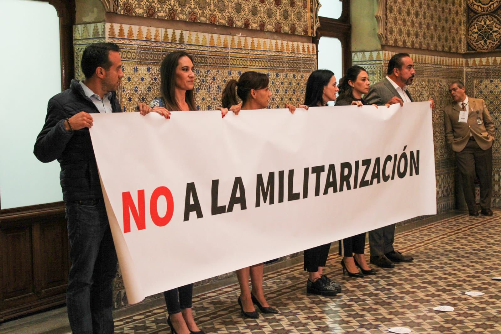 Panistas se inconforman ante el secretario de Gobernación en el Congreso de Puebla