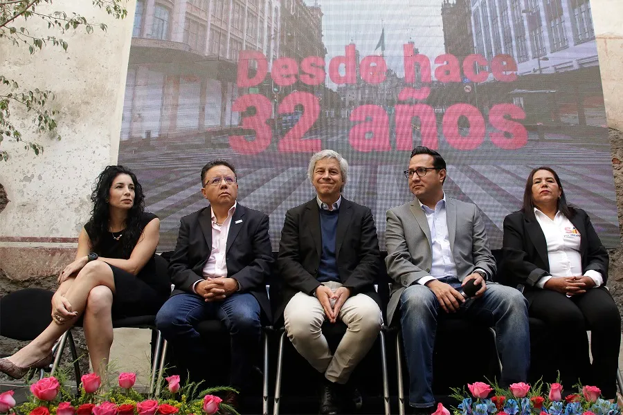 Barbosa compara a Claudio X con Antonio López de Santa Anna
