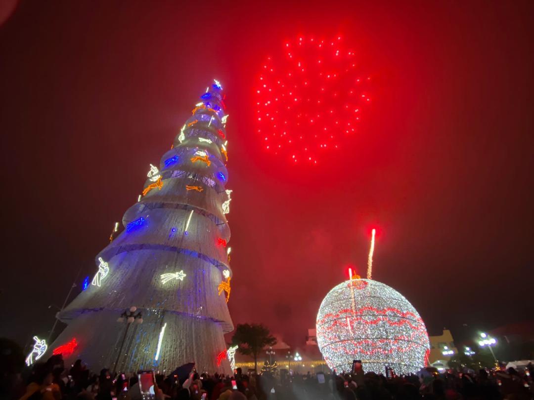 No dejes de visitar Chignahuapan, ya puedes tomarte fotos en su Árbol y Esfera Monumental