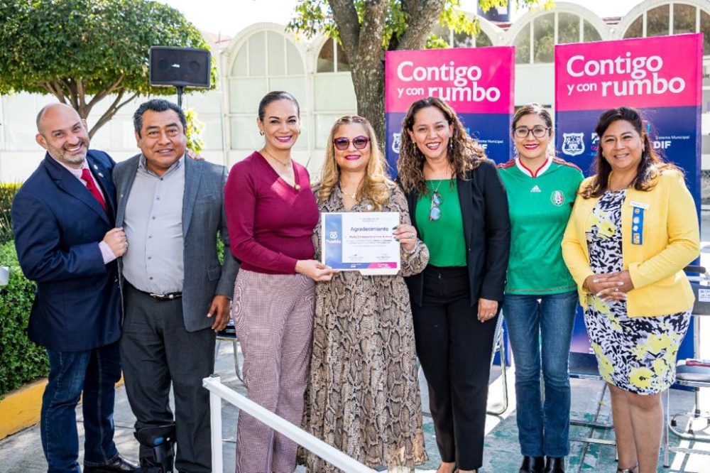 SMDIF Puebla recibe donación de 100 camas clínicas de parte de la Organización Rotaria Club Distrito 4185