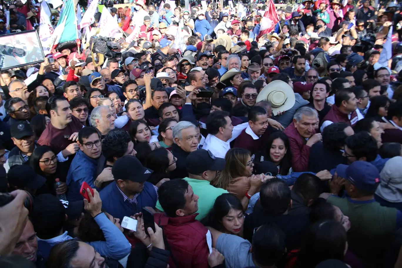 Encabeza AMLO marcha en Ciudad de México