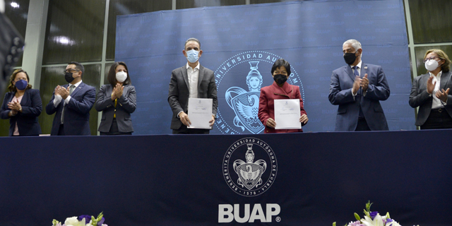 Firma BUAP convenio de colaboración con Audi de México 