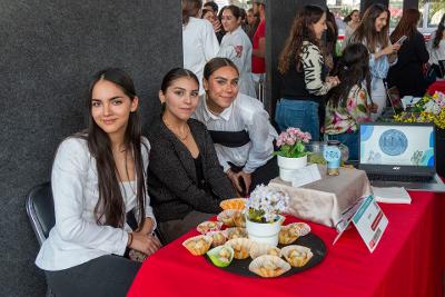 Nutriólogas de IBERO Puebla presentan productos saludables y sustentables en expo
