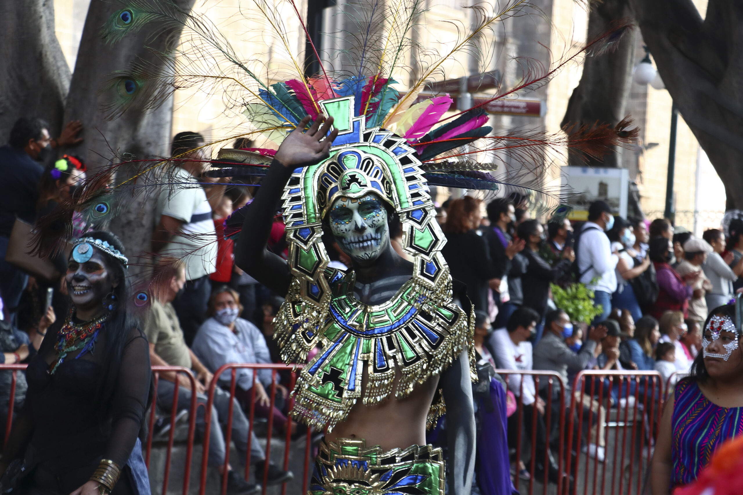 Disfrutan miles de familias y turistas “Desfile de Catrinas” del gobierno estatal￼
