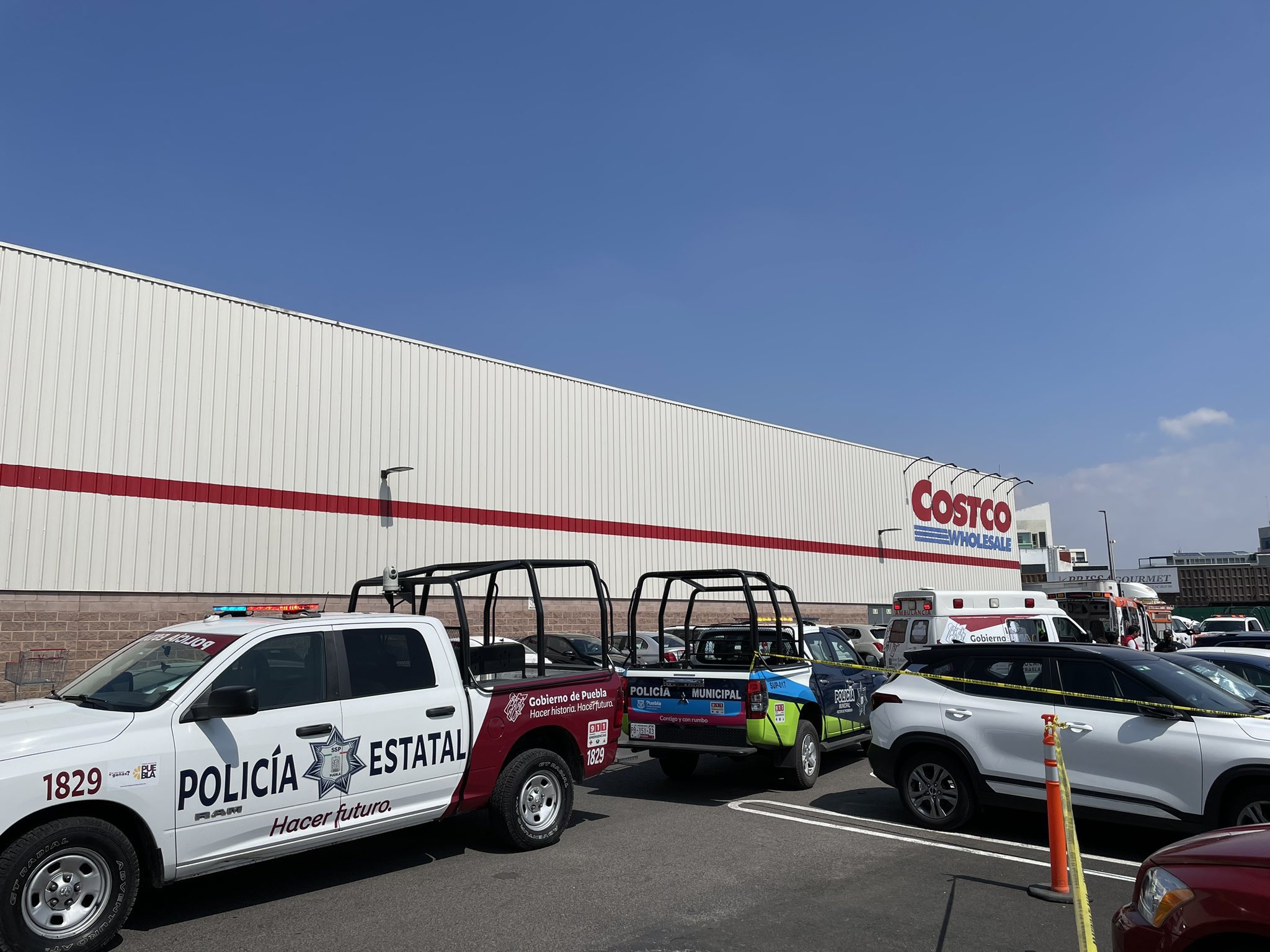 Dos muertos y un herido, saldo de una balacera en el Costco de Angelópolis