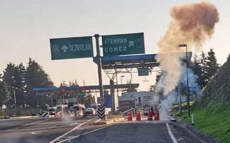 Normalistas de Teteles tomaron la caseta de Atempan y lanzaron bombas molotov contra la Policía
