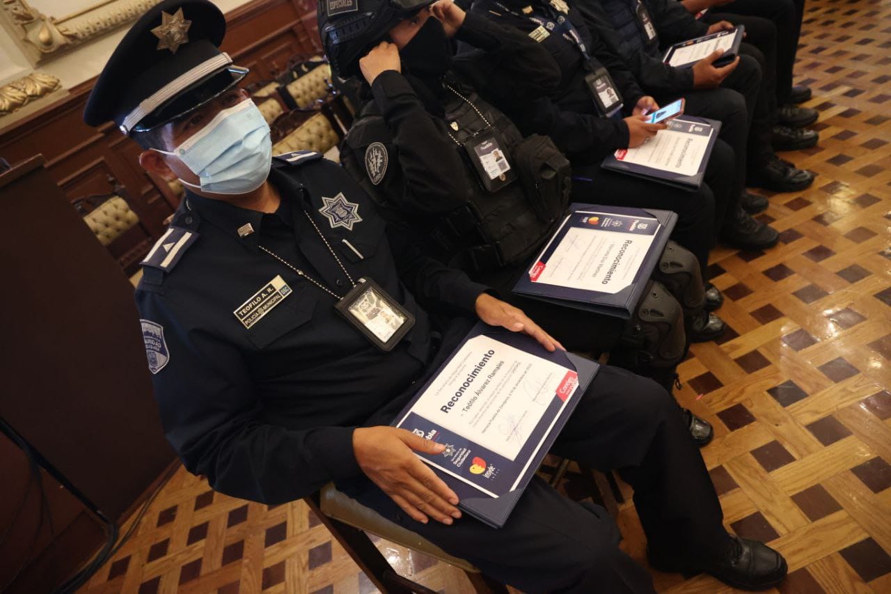 Por mejorar y fortalecer la policía municipal, ayuntamiento de Puebla recibe recertificación