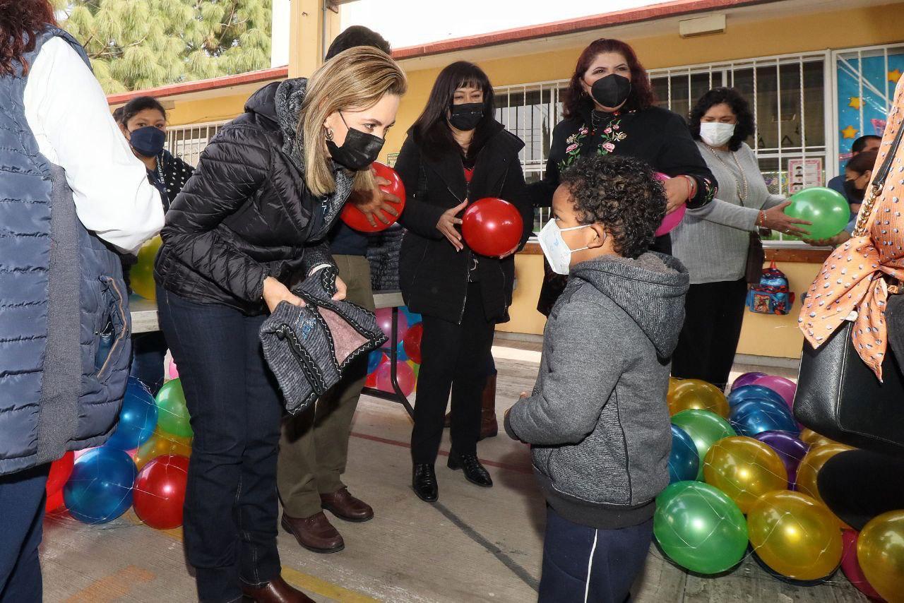 “Abrazando a la infancia” beneficiará a niños de preescolar cuidándolos del frío: María de la Barreda 