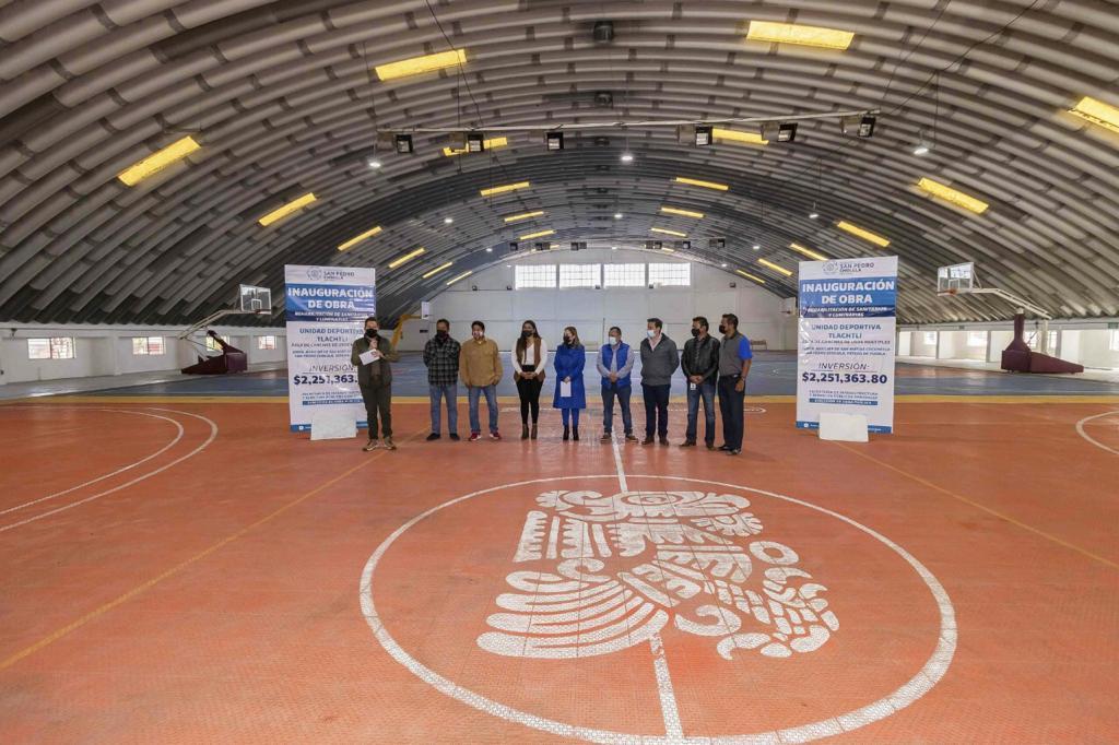 Entrega Paola Angon rehabilitación de domo en canchas de usos múltiples, sanitarios y luminarias en la unidad deportiva Tlachtli
