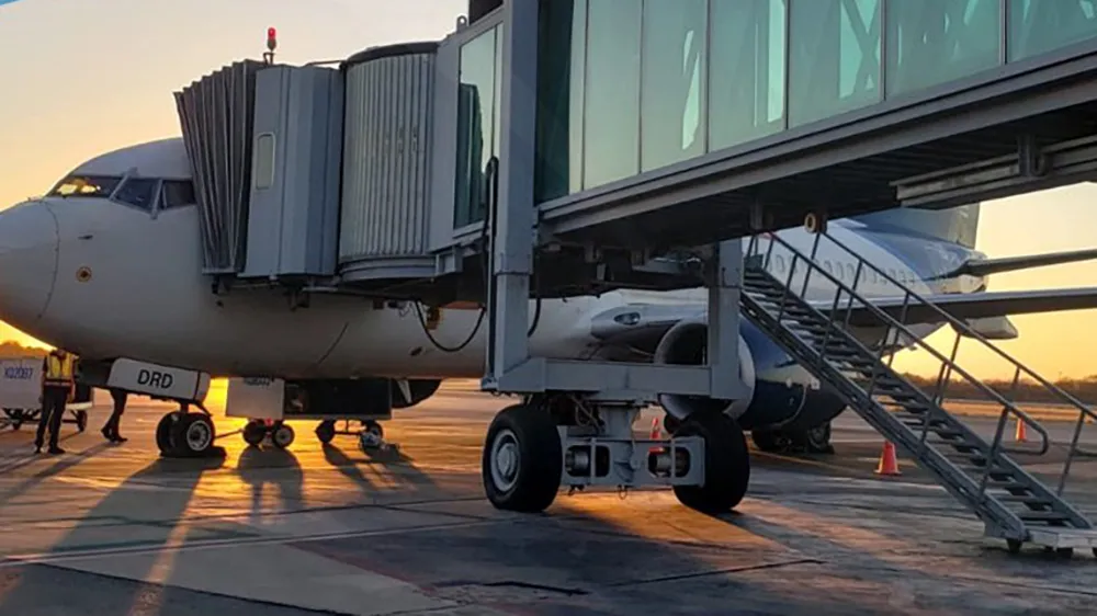 Reabren aeropuertos de Culiacán y Mazatlán tras jornada de violencia
