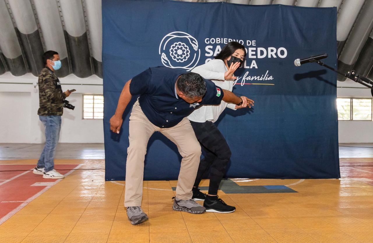 Primera mexicana en competir en la UFC imparte curso de defensa a mujeres de San Pedro Cholula 