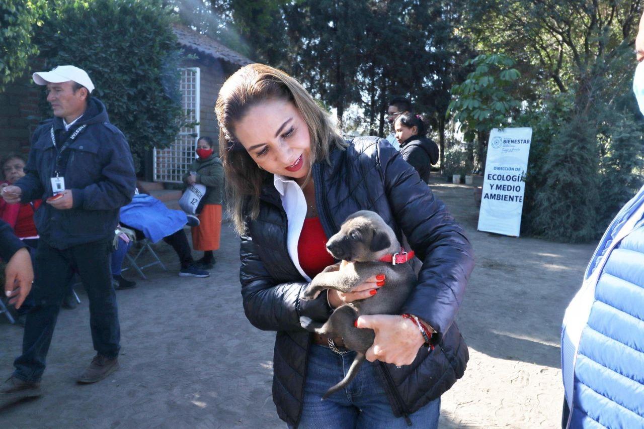 Paola Angon promueve acciones a favor de los animales y el entorno en San Pedro Cholula 