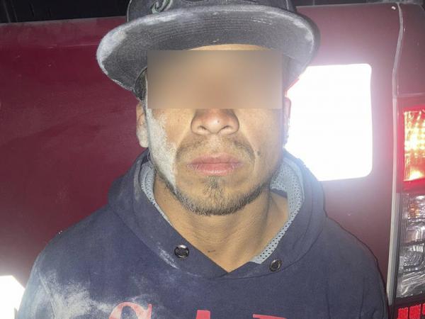 Policía Estatal detiene a hombre en posesión ilegal de un arma y aparente droga