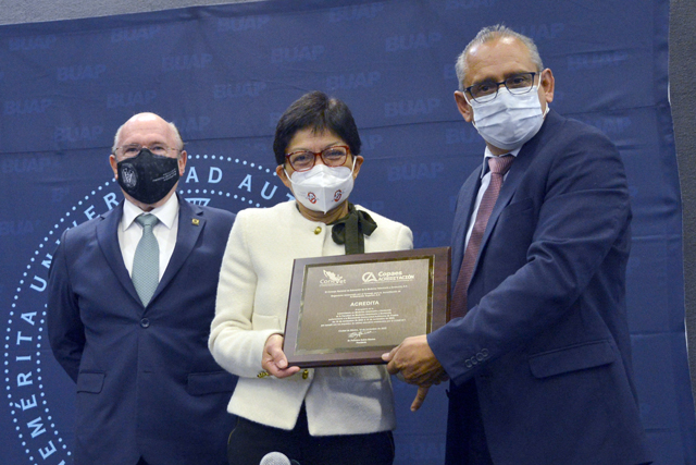Licenciatura en Medicina Veterinaria y Zootecnia de la BUAP es reacreditada por el CONEVET