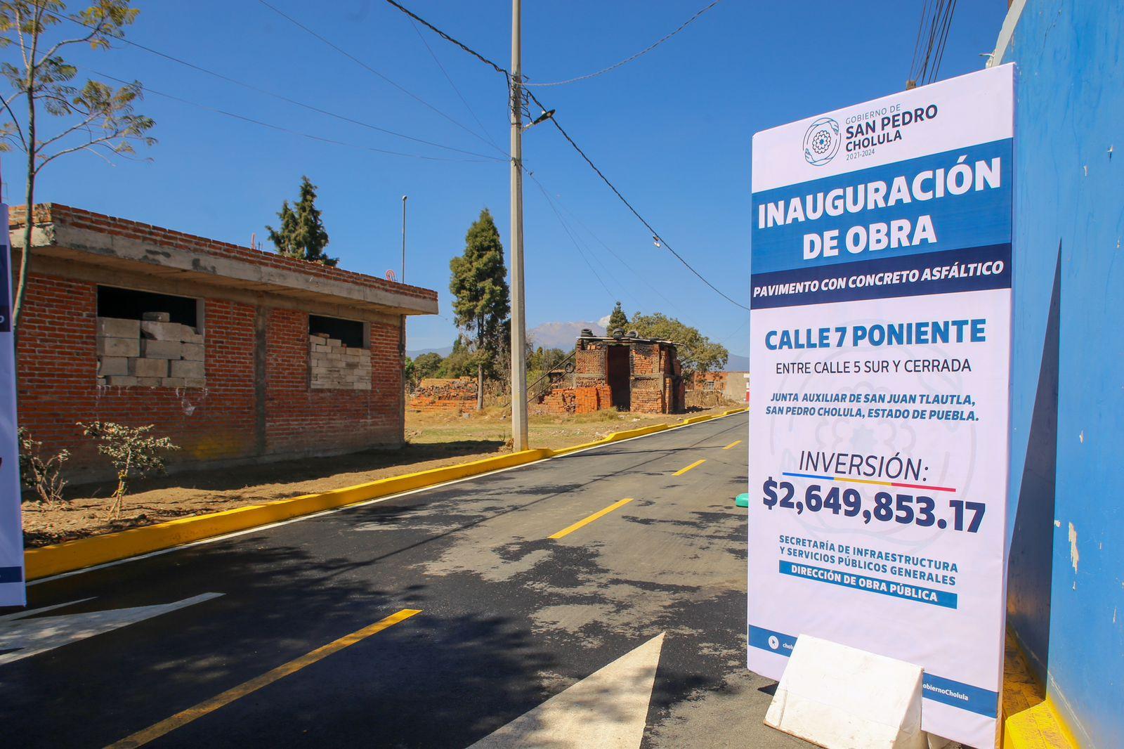 Entrega Paola Angon pavimentación en Tlautla, tras 35 años de espera 