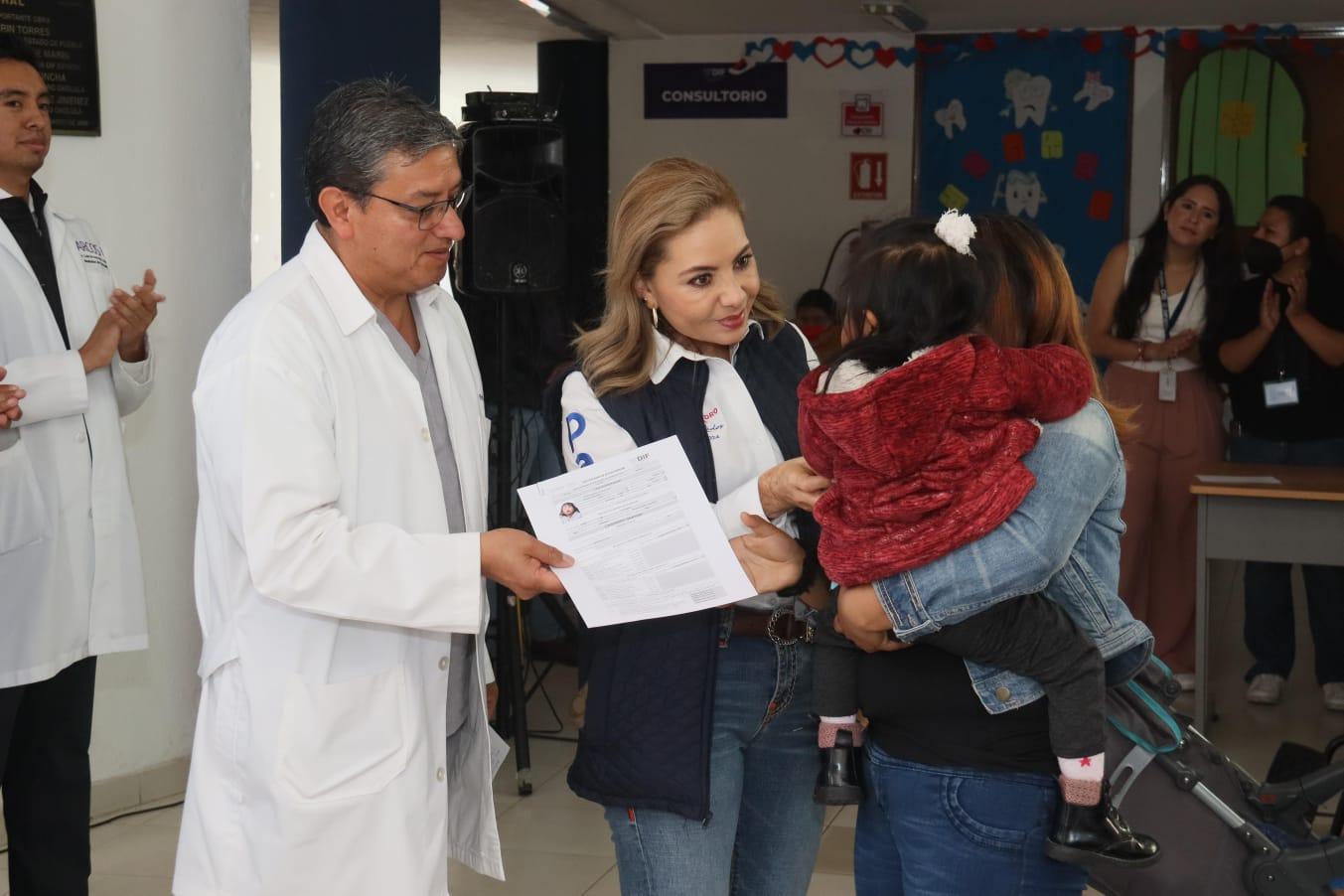 Paola Angon entrega 60 certificados de discapacidad oficiales