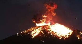 Está muy activo: Popocatépetl registra nuevas explosiones con material incandescente