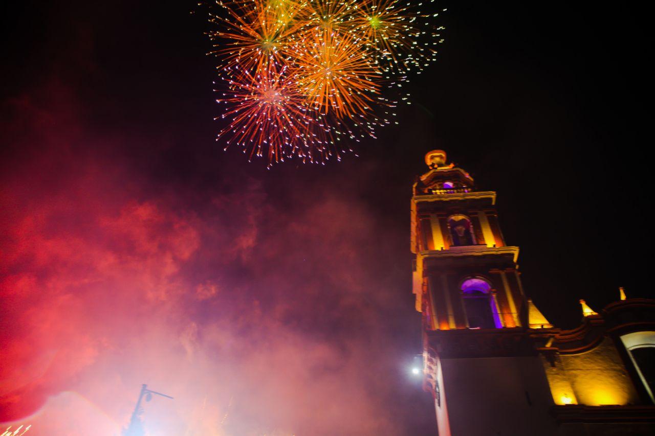 El zócalo de San Pedro Cholula tiene nueva iluminación denominada “Chula mi Cholula en Primavera”