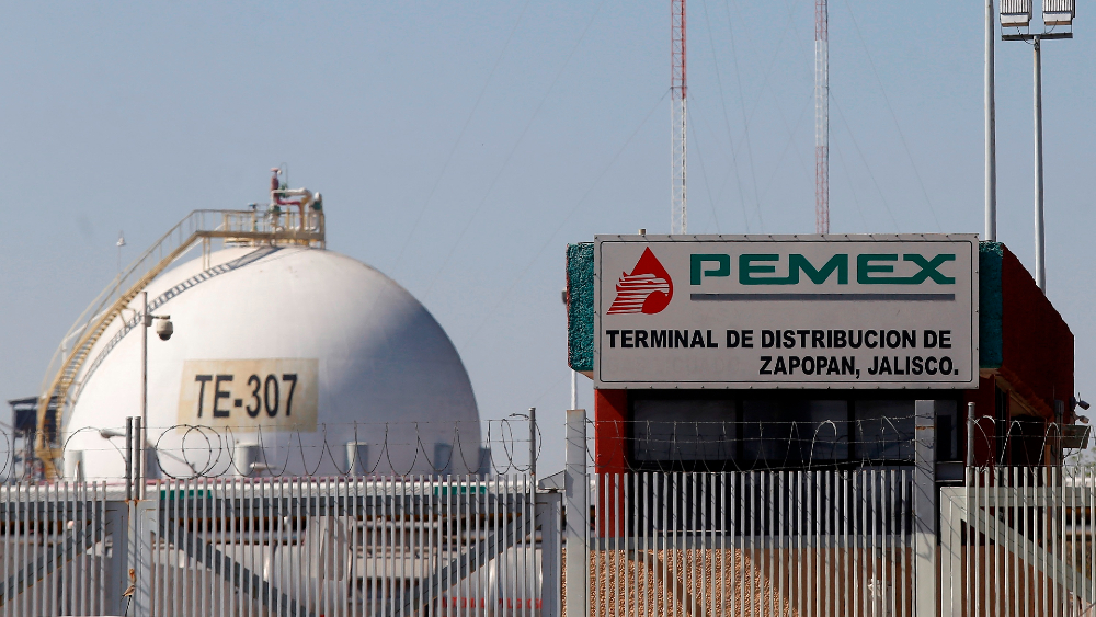 Industria petrolera estaba en franca decadencia, neoliberales querían destruirla: AMLO