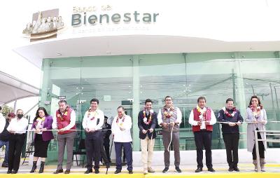 En Amozoc inaugura Sergio Salomón una sucursal del Banco del Bienestar