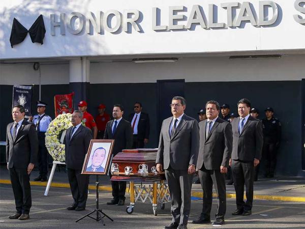 Preside Sergio Salomón homenaje a policía estatal que perdió la vida en cumplimiento de su deber