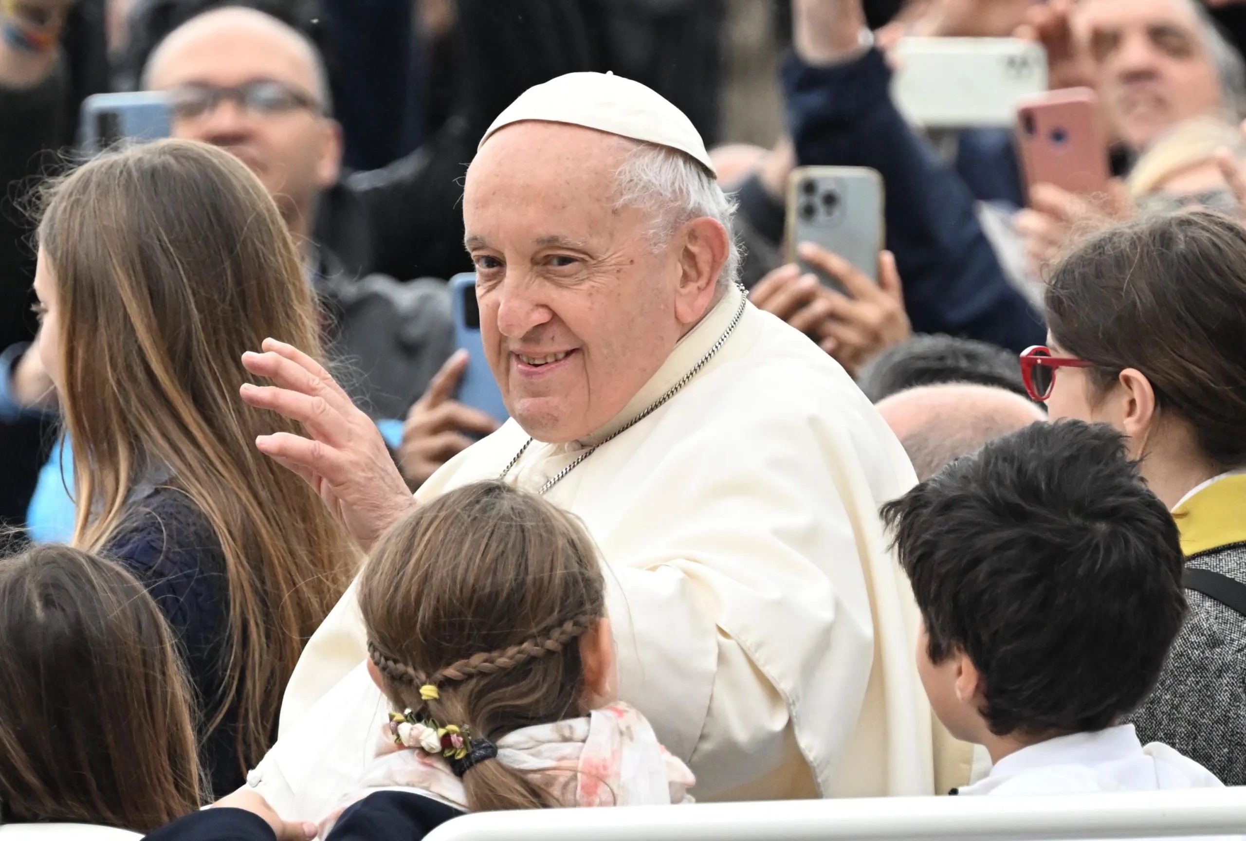 Papa Francisco suspende su agenda de hoy por fiebre